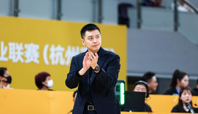 陈盈骏为何不来辽篮？杨鸣连线马健道出真因：民企难比国企