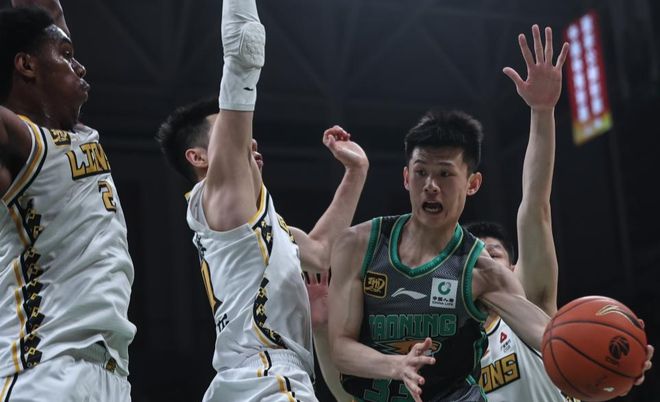 场均仅3分！辽篮550万先生季后赛太拉胯，当初单换郭艾伦亏大了？