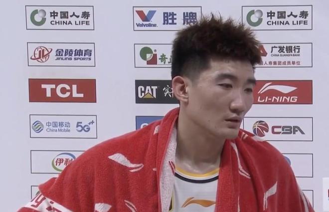 孙铭徽：今天是整个赛季里最艰难的，也是团结的一场比赛