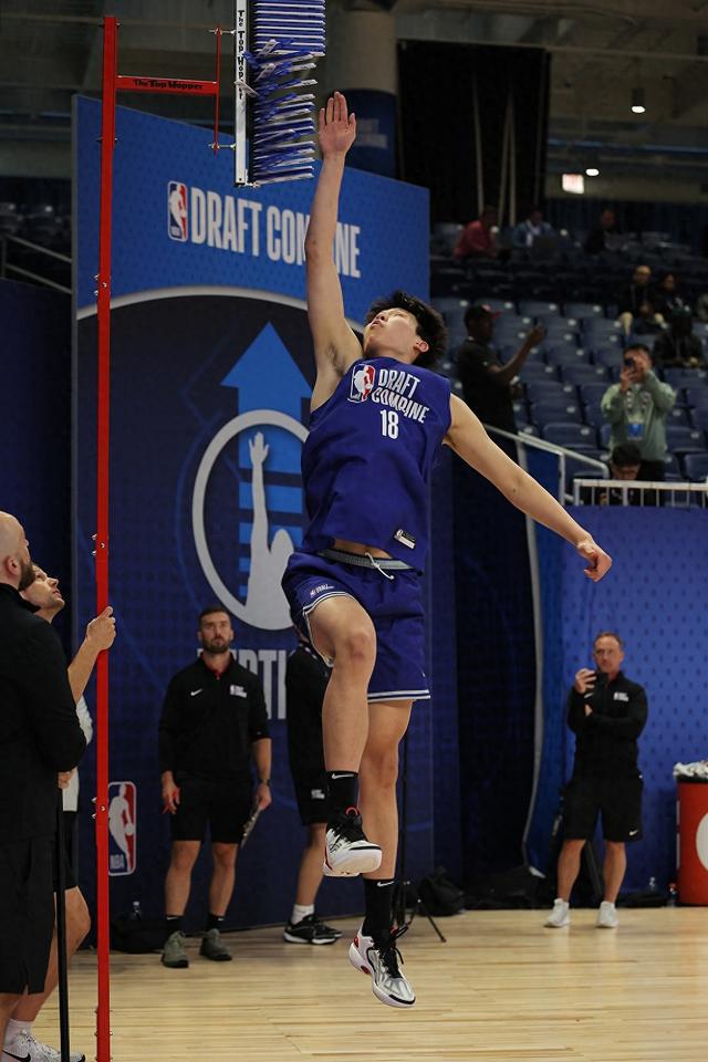 媒体人：在NBA联合试训现场 不止一支球队观看了杨瀚森的CBA集锦