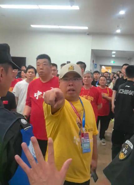 揭秘G5赛后冲突3谜团：广厦球迷堵门辱骂北京工作人员 非首钢报警