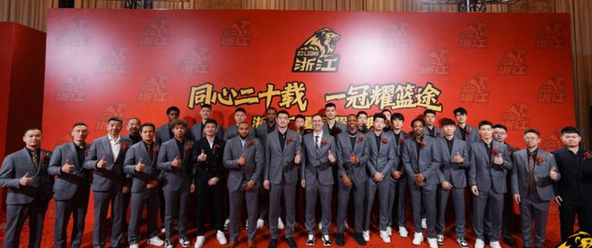 情义!广厦庆功宴摆70桌请回功勋将帅,71岁老板给李春江倒茅台敬酒