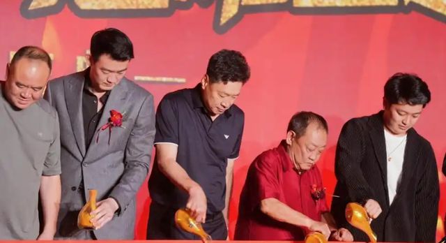 广厦夺冠奖金1800万不及辽篮三分之一，难怪胡金秋孙铭徽去四川队