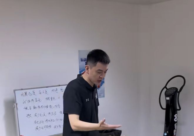 胜河南更衣室！杨鸣承诺后两场锻炼小将，大韩被欺负，原帅谈状态