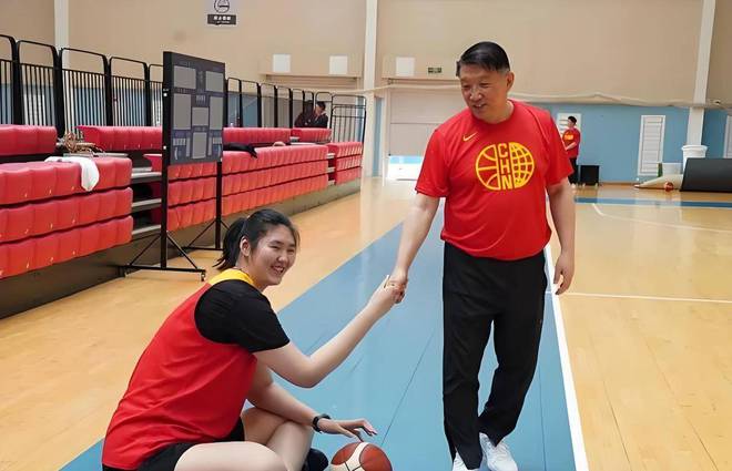 巨大隐患？杨毅：18岁张子宇比22岁姚明重30公斤！专家也没见过