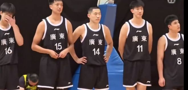 广东两场热身赛惨败64分！杜锋脸色铁青，还说全运会冠军稳了吗