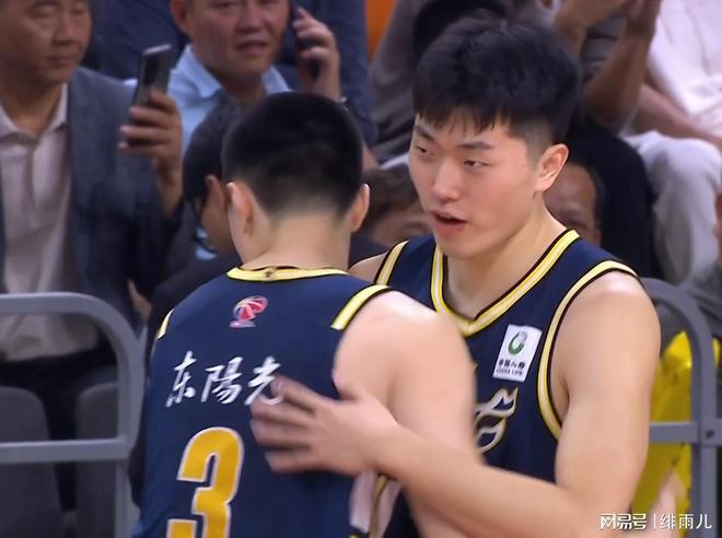 太适合广东队！曝CBA“全能锋线”即将到位，杜锋迎来夺冠拼图！