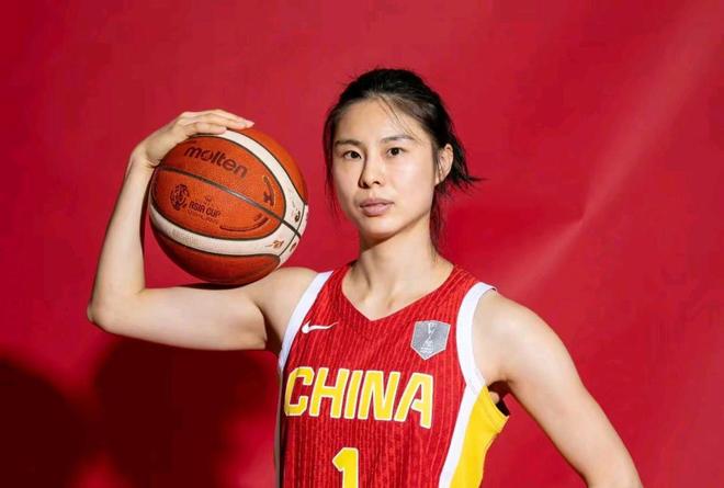 中国女篮三连胜出线，王思雨替补闪耀赛场