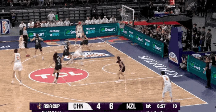 状态火热！杨舒予7中4得到10分3篮板3助攻