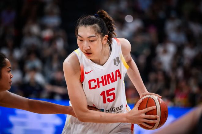 效率值第一！中国女篮2米07巨头3战轰40+22，冲冠还靠她发威？