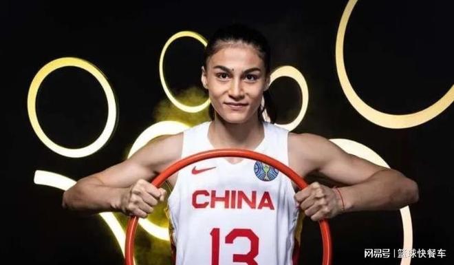 中国女篮又冒出一名扣将！1米95国手单手劈扣：该让她进国家队了