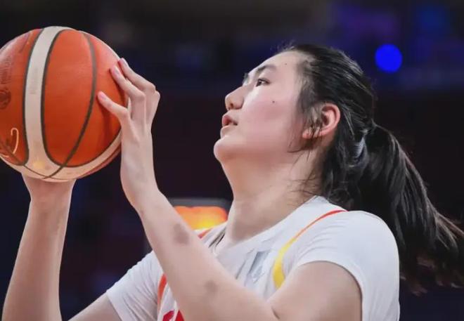 输球仅1天，宫鲁鸣做出2大决定，李梦重返中国女篮悬念揭晓