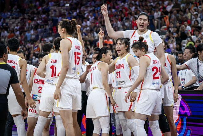 中国女篮不敌日本队，止步半决赛！日本狂飙16记三分，张子宇失灵