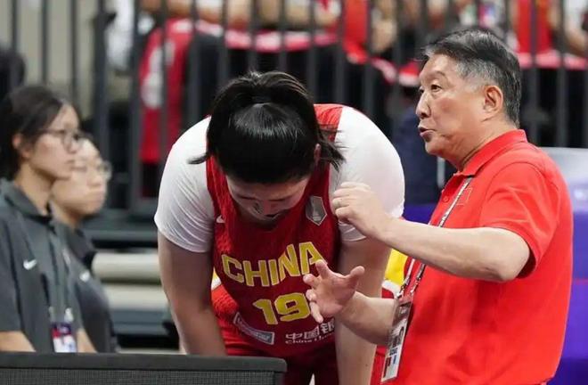 争议！宫鲁鸣疑推卸责任：张子宇攻防都有弱点 大家对她期待太高
