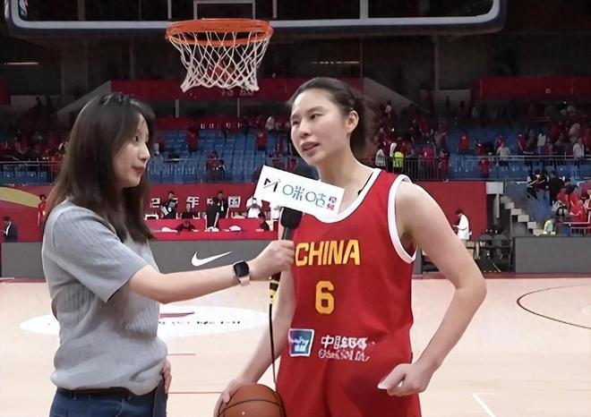 中国女篮季军收官！赛后宫鲁鸣被喊下课，王思雨发言意味深长