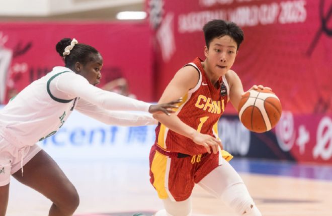 中国女篮新星爆发！后卫当选篮板王，成世青赛潜力新秀