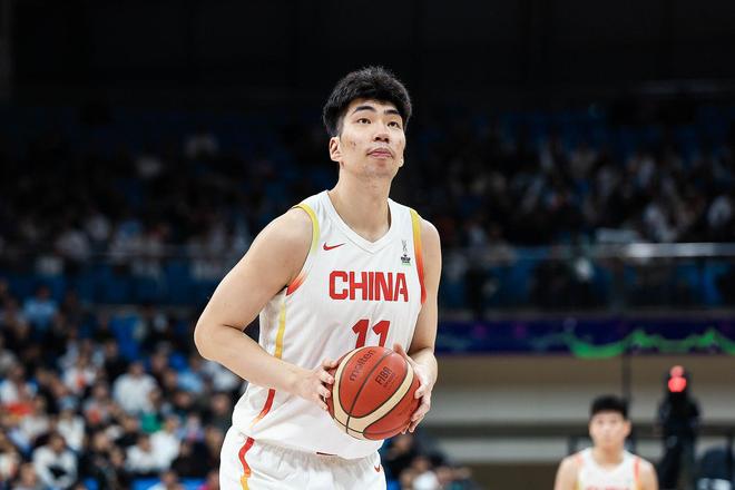 媒体人：中国队今天三分&篮板都还行 希望热身赛对手能来点强度