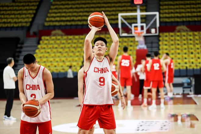 中国男篮28分大胜美洲劲旅，杨翰森退出亚洲杯，继续征战NBA