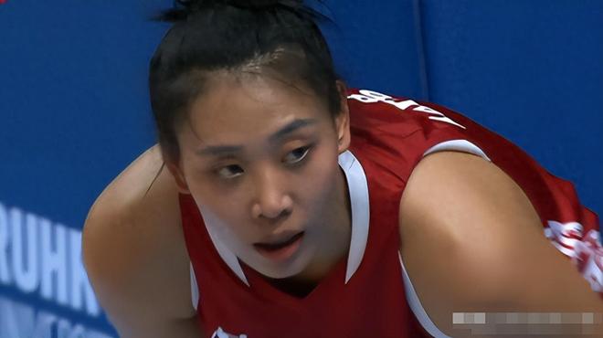 宫鲁鸣学着点！中国女篮荡气回肠，掀翻美国夺冠，这夜熬得太值了
