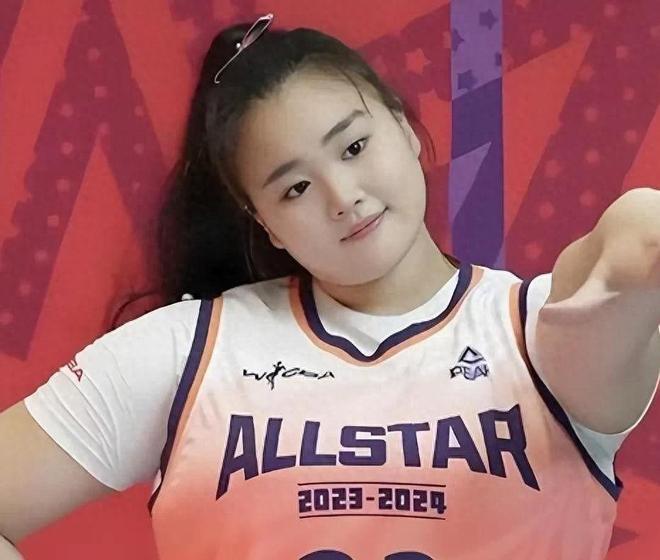 央视直播力挺！女篮大运会终极对决，刘禹彤领衔迎战美国队