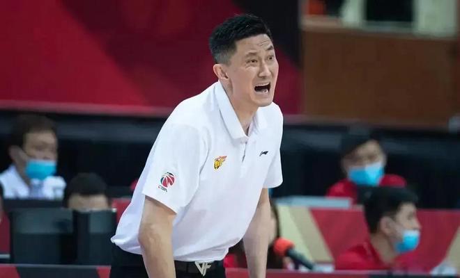 广东男篮迎来热身赛！杜锋缺兵少将，徐昕当陪练，3人驰援周鹏