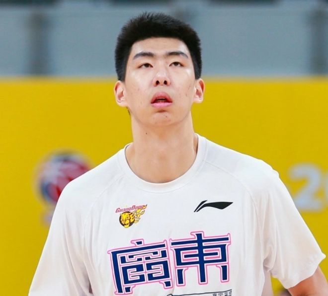 广东70-80黑山，赛后2喜2忧！徐昕张文逸成长，锋线隐患持续！