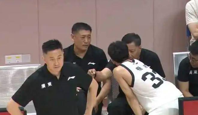 广东男篮领先18分被巴西翻盘！三名球员优秀，四人表现低迷