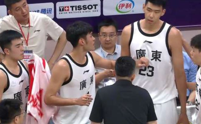 徐昕与杜锋场下爆发争执，本来都成长了，为什么不给增加时间？