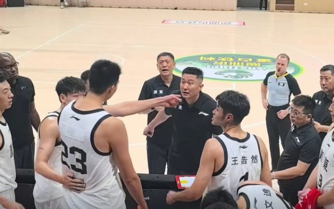 争议！徐昕怒指主帅杜锋冲突对峙 此前被中国男篮裁员无缘亚洲杯