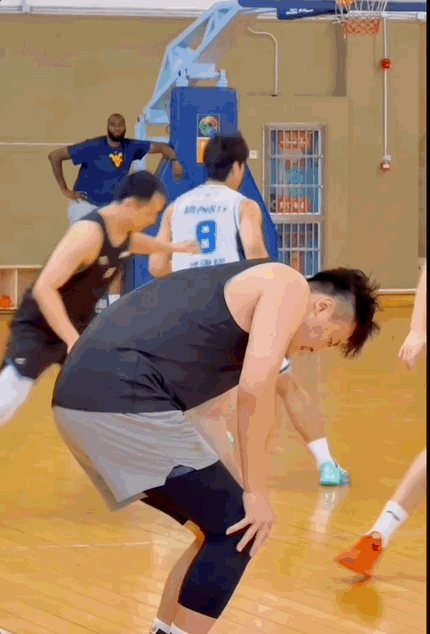 浙江男篮公布球队集训视频，王奕博依然在跟队训练