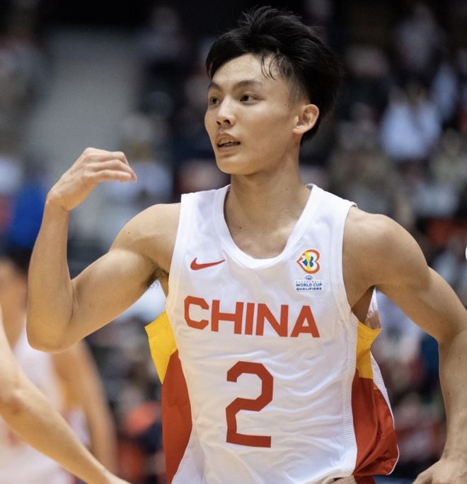 男篮三后卫失误16次！关键时刻，徐杰用82秒向郭士强证明必须带他