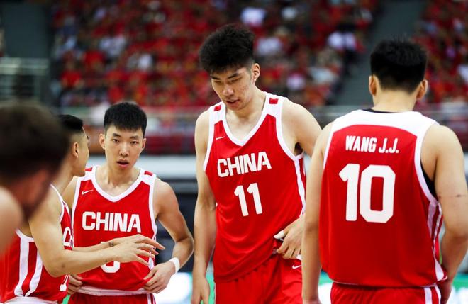 中国男篮派出14人前往沙特！周琦因伤无缘？郭士强要做好最坏打算