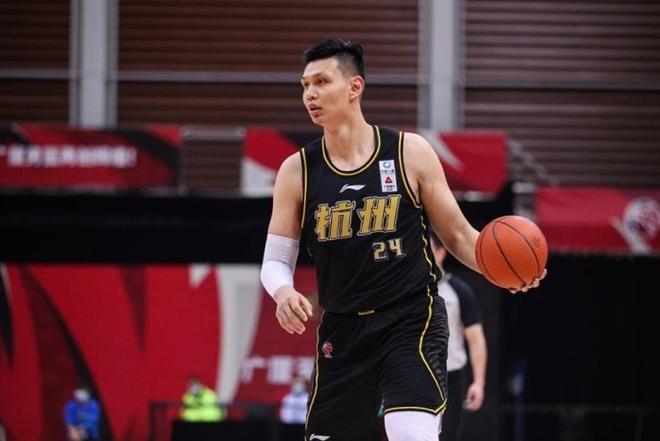 不续约！CBA恶汉告别广厦，八一男篮冠军第2人，差点弄伤阿拉基