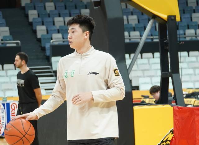 辽宁男篮2将被罚，引发连锁反应，王岚嵚留队，4号位还得靠李晓旭