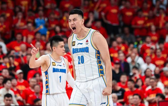 翟晓川续约2年，方硕1年合同挤掉三冠功臣，北京两老将接近退役