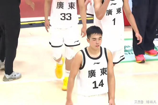确认了！广东队将签下“空间型三号位”，这可是杜锋的争冠奇兵！