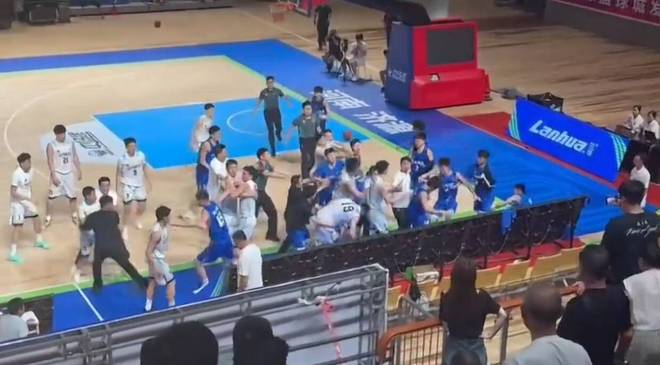 继U21大规模冲突后！中国篮球又出丑闻，10名球员发出联名信