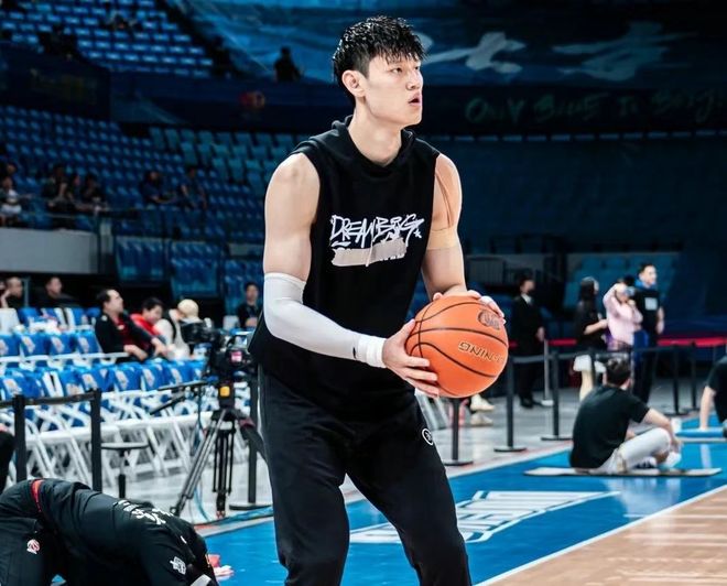 确定了！正式签约，放弃CBA高薪，继续追梦，又一中国球员冲击NBA