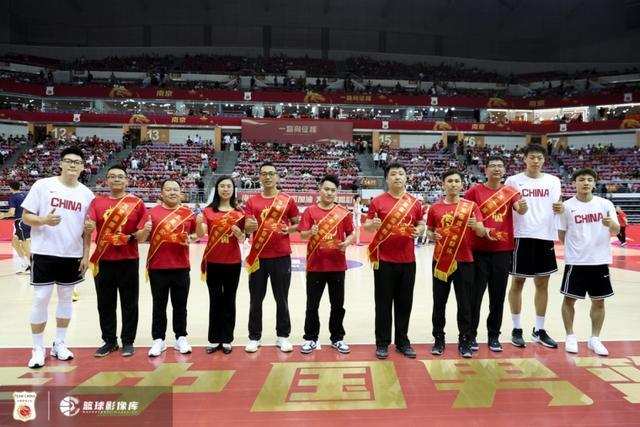 中国男篮“五星座席”活动收官 球队迎接亚洲杯挑战