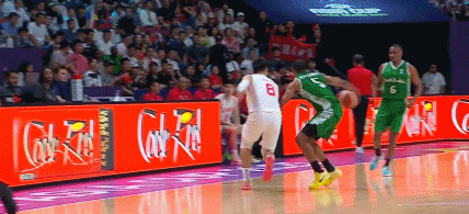 中国男篮vs沙特合砍181分：中国板凳45-15领先&两队快攻仅12分