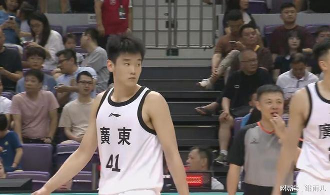 杜锋赌对了！广东队迎来“新建队基石”，男篮未来第一大前锋？