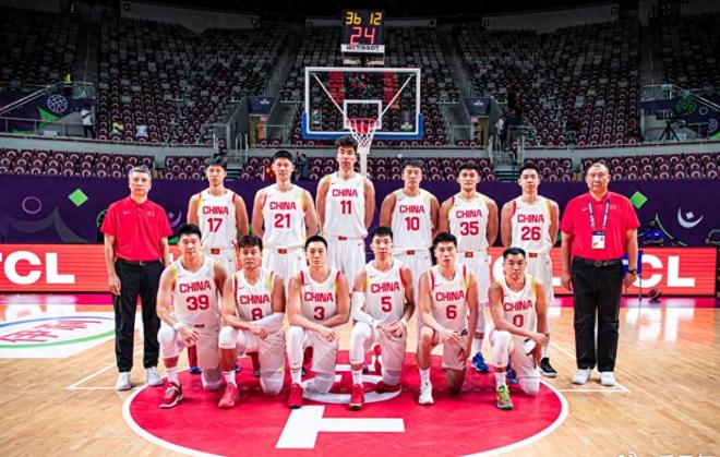 中国男篮击败沙特，郭士强点名表扬两人：各个方面都起到带头作用