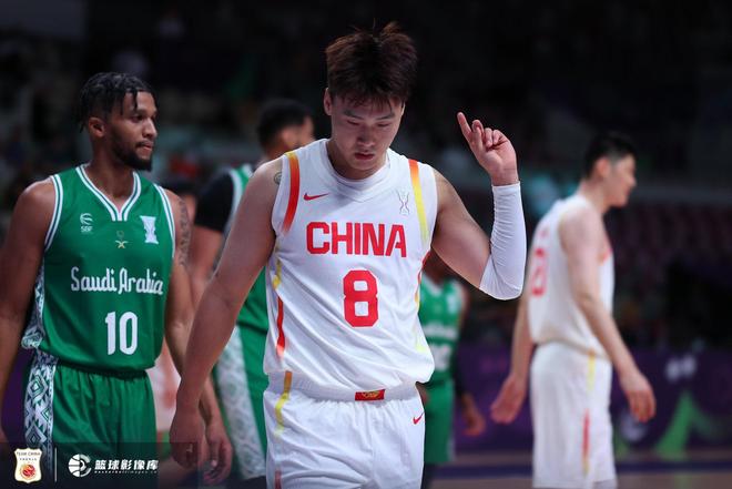 赵睿：我和胡金秋作为老将带动球队 有起伏很正常 需年轻人站出来