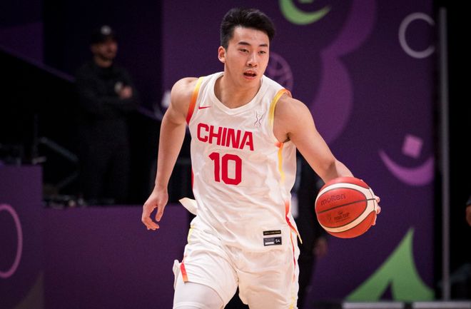 曾狂胜沙特88分，20年后中国男篮5分险胜！