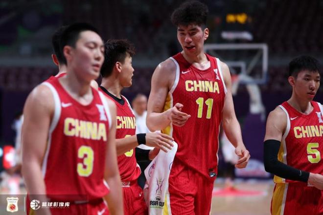 胡明轩&赵嘉义各17分 王俊杰5中5 中国男篮15记三分大胜印度
