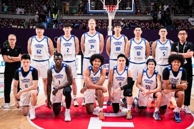 比中国男篮还猛！世界第73爆冷+狂胜：2连胜赢35分，直通八强有戏