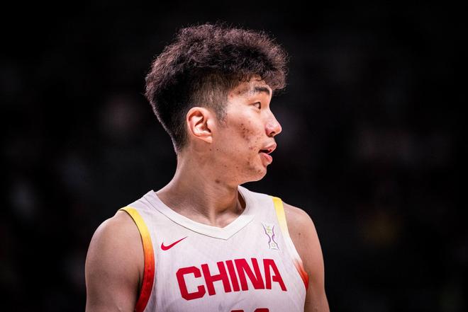 余嘉豪：首场比赛取胜后大家逐渐适应，战印度要保持侵略性