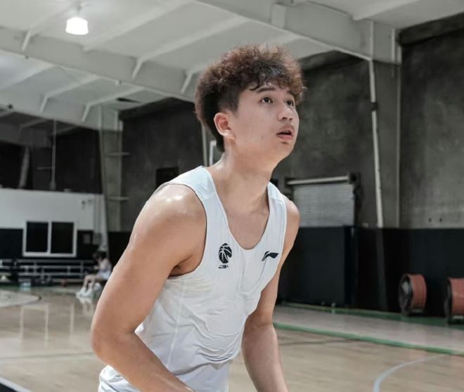 出售潜力新星！广州龙狮再做交易，山西收获年轻前锋