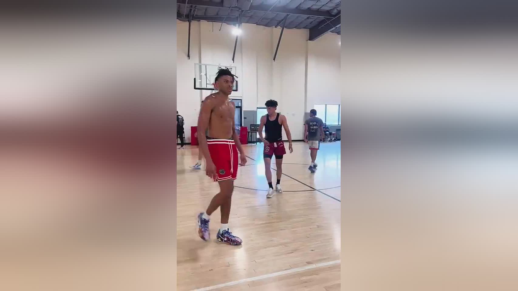 高端局前CBA球员晒与马瑟林同场竞技：CBA打不明白 打NBA吧