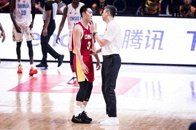 亚洲杯疯狂一夜！最新排名乱了，中国男篮好消息：大苦主再遭爆冷